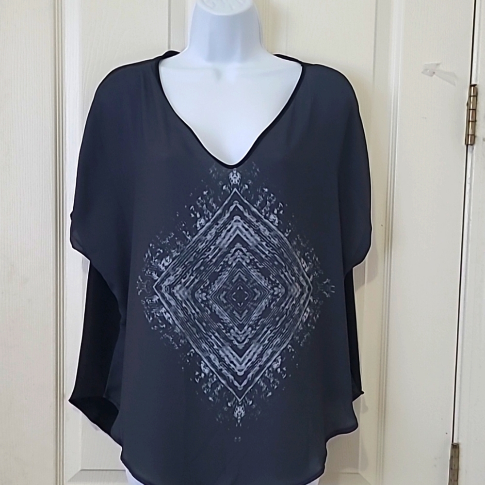 Vida womens v-neck drop sleeve print blouse- small